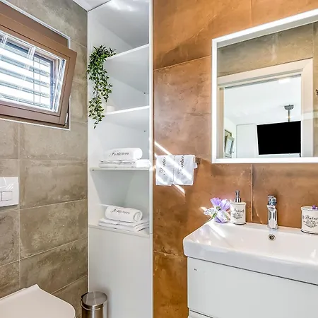 Počitniška hiša Riverside Mobile Homes *