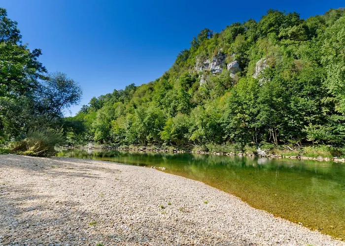 Riverside Mobile Homes *